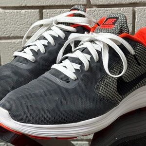 Nike Revolution 3 – Men’s Size 13